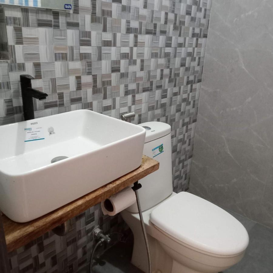Baywalk Suites Batangas ลอเรล ภายนอก รูปภาพ